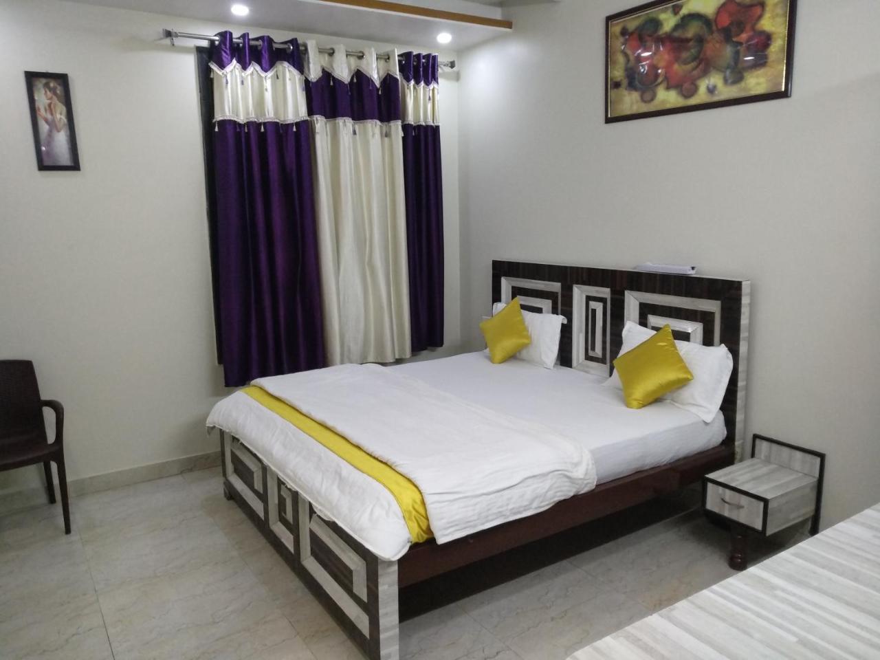 Hotel Rb Palace Dhaulpur Esterno foto