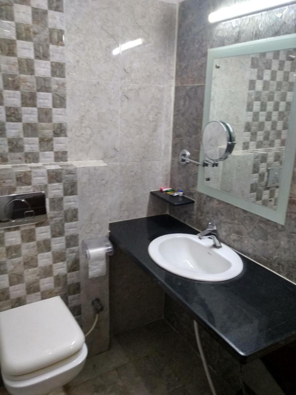 Hotel Rb Palace Dhaulpur Esterno foto