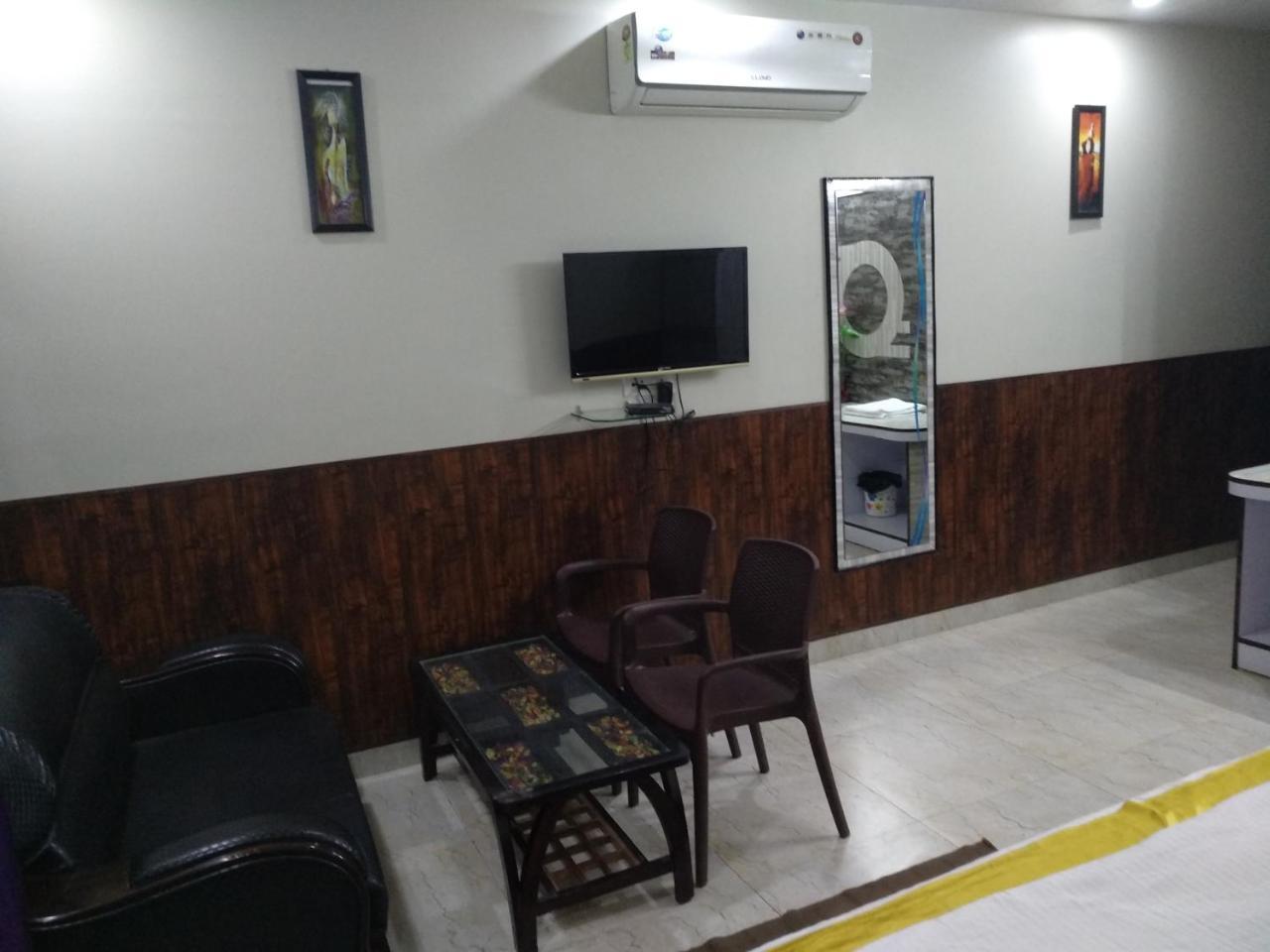 Hotel Rb Palace Dhaulpur Esterno foto