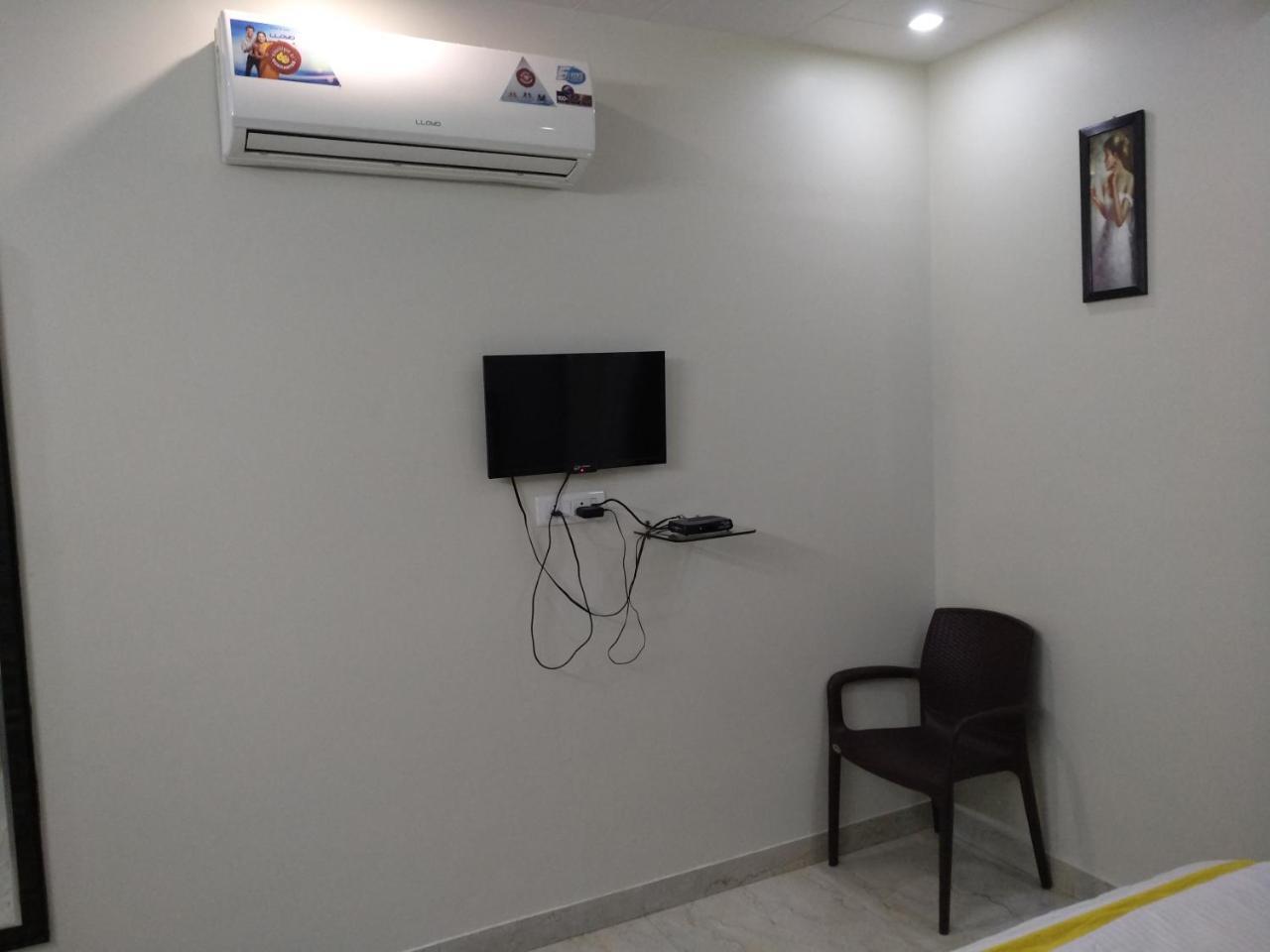 Hotel Rb Palace Dhaulpur Esterno foto