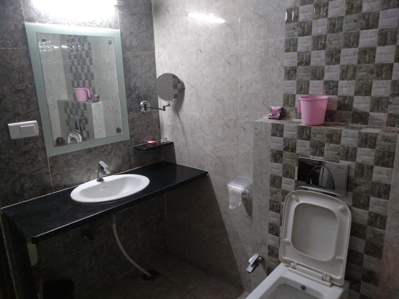 Hotel Rb Palace Dhaulpur Esterno foto