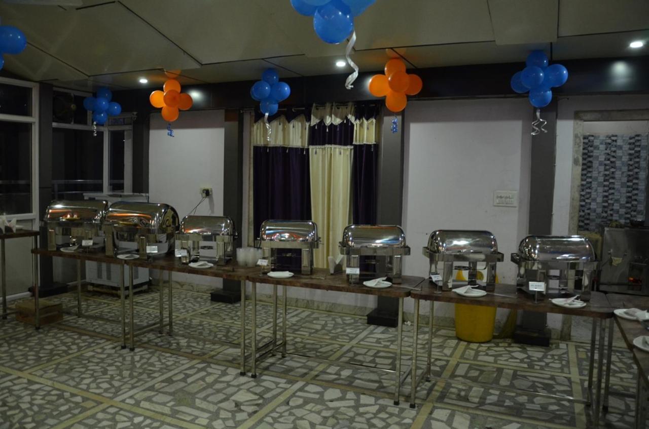 Hotel Rb Palace Dhaulpur Esterno foto