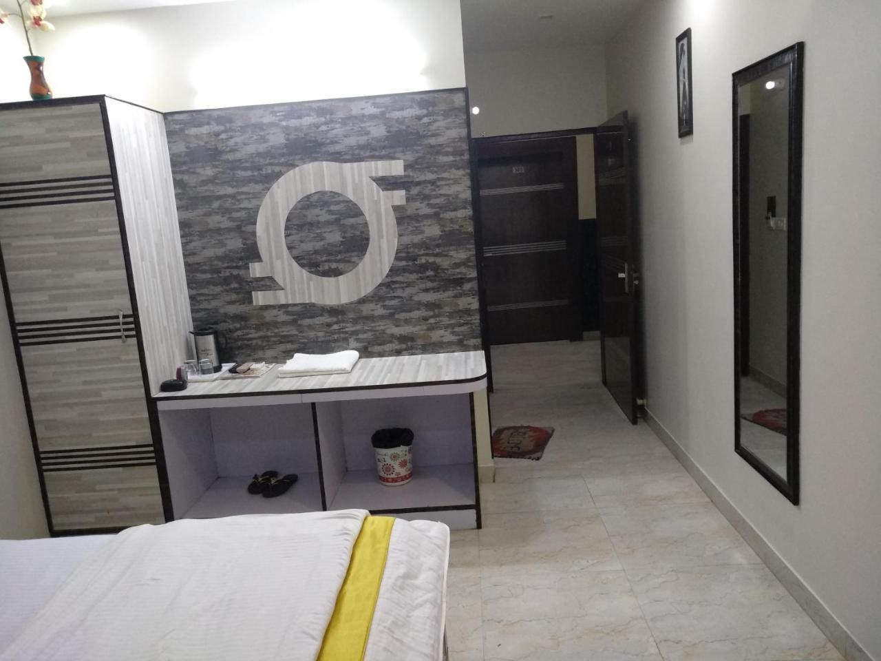 Hotel Rb Palace Dhaulpur Esterno foto