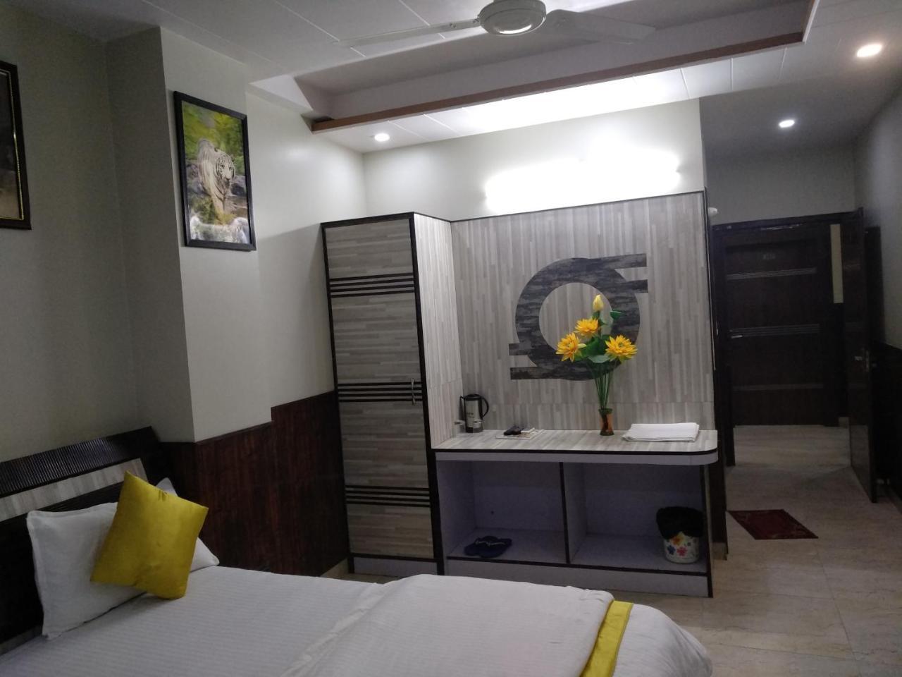 Hotel Rb Palace Dhaulpur Esterno foto