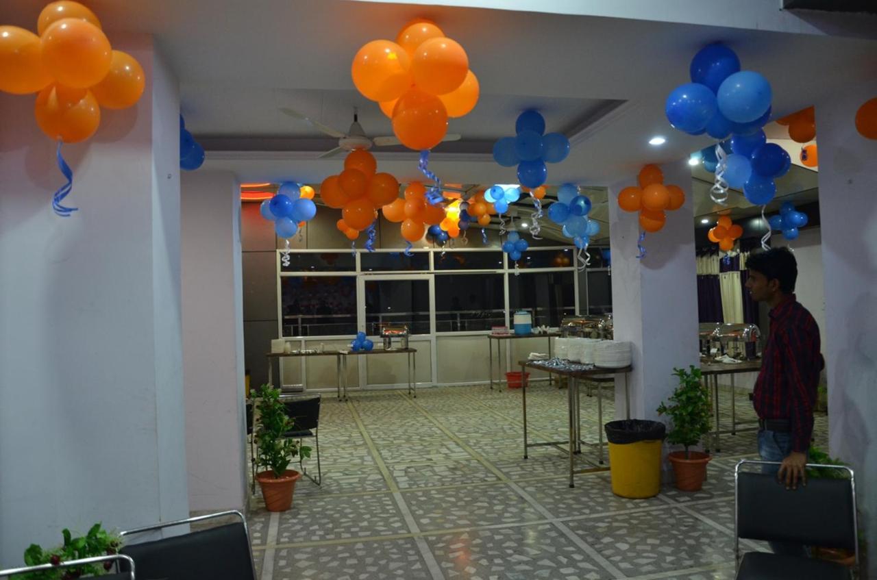 Hotel Rb Palace Dhaulpur Esterno foto