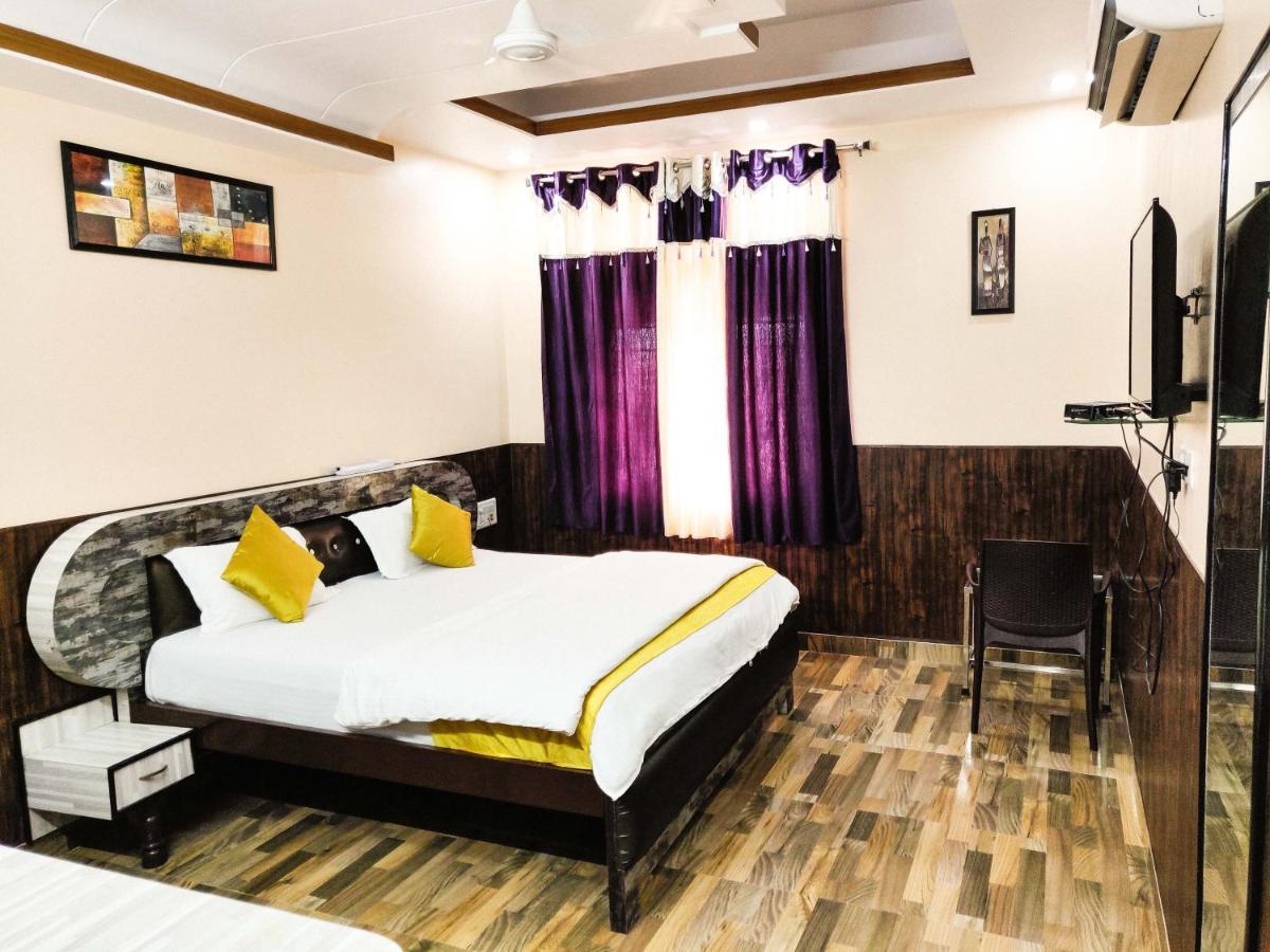 Hotel Rb Palace Dhaulpur Esterno foto