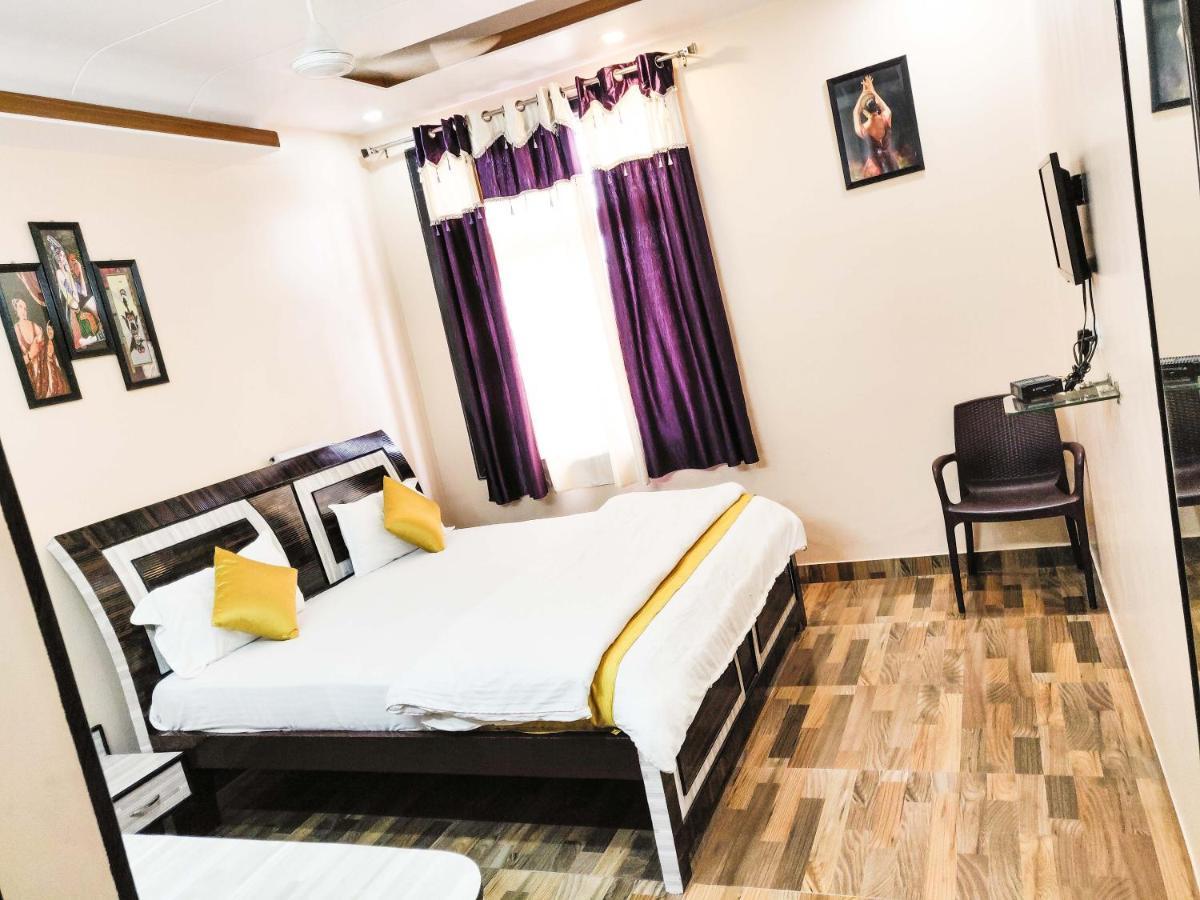 Hotel Rb Palace Dhaulpur Esterno foto