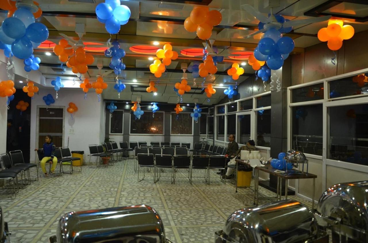 Hotel Rb Palace Dhaulpur Esterno foto