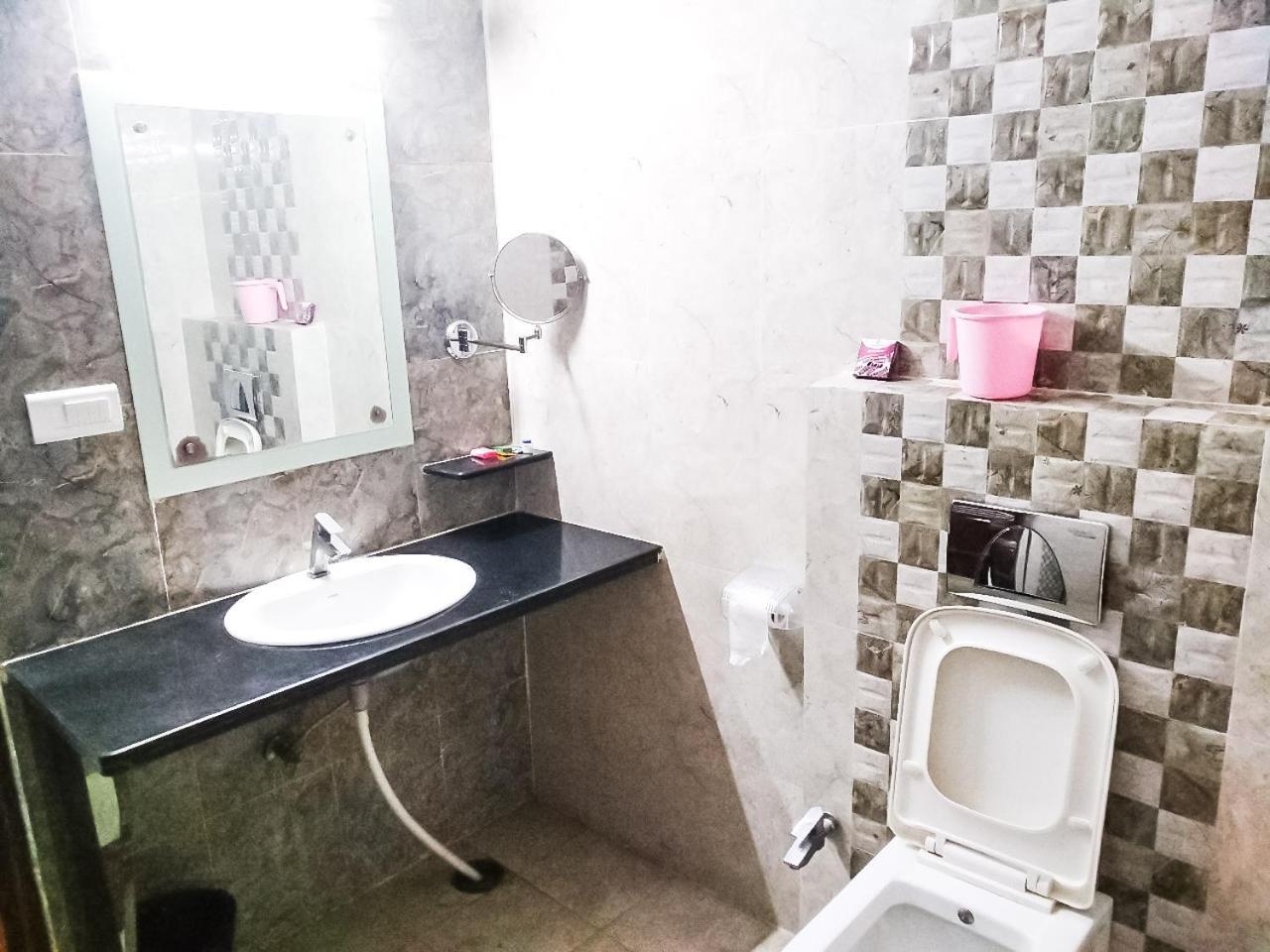 Hotel Rb Palace Dhaulpur Esterno foto