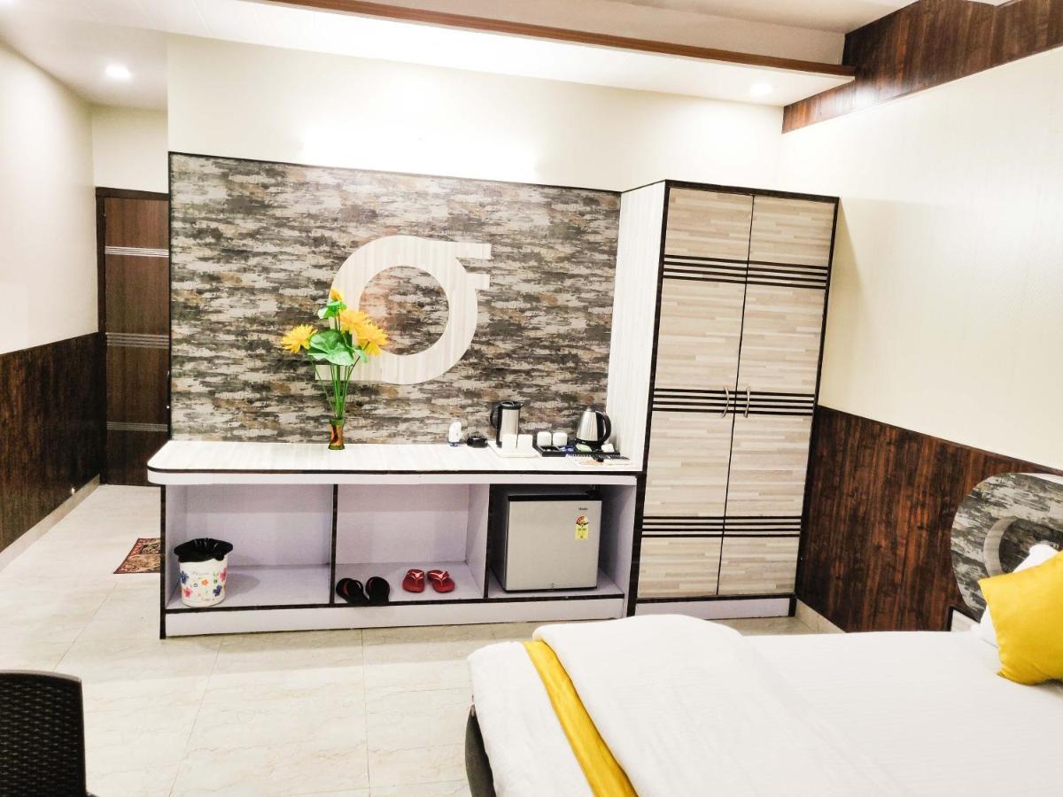 Hotel Rb Palace Dhaulpur Esterno foto